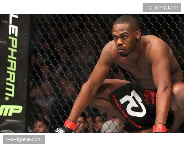 乔恩·琼斯家里冰箱贴都是金的？